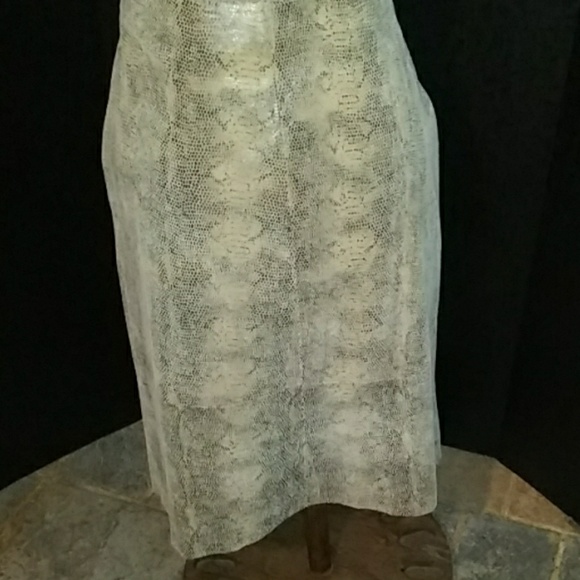 For Joseph suede skirt - Picture 3 of 5